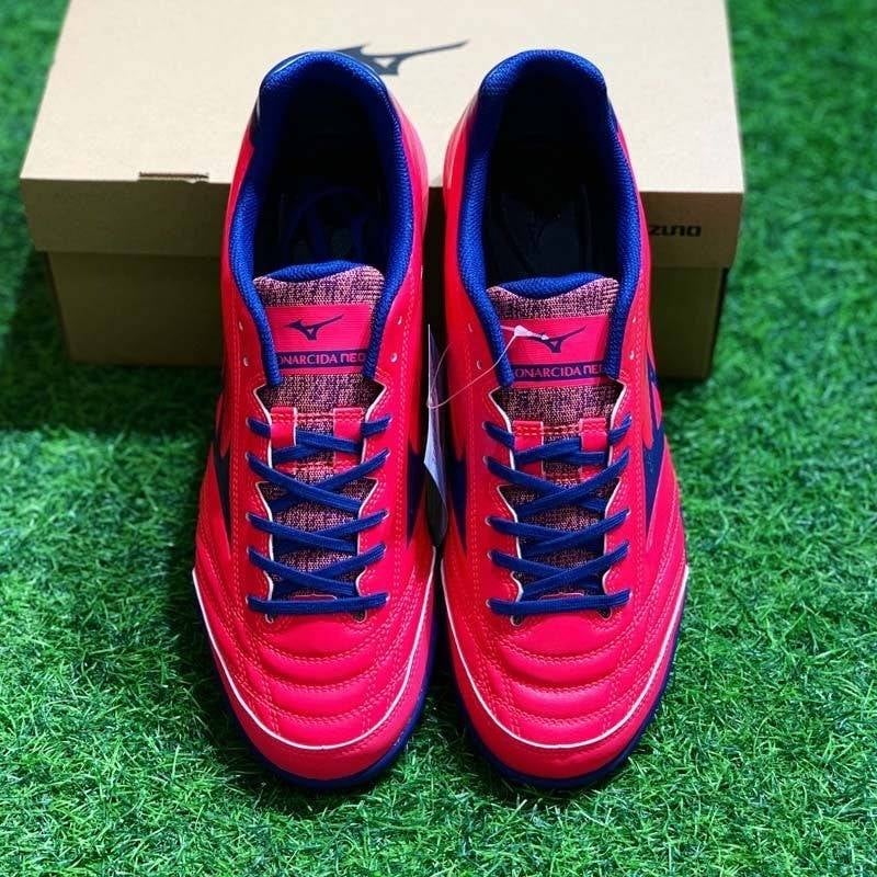 Một số mẫu giày đá bóng cho người mới chơi, phù hợp với lối chơi chắc chắn